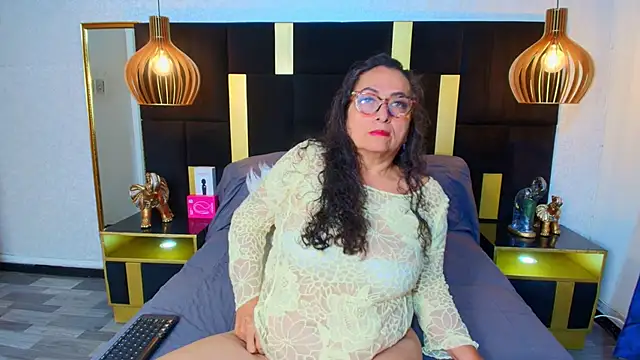 Snapshot of AlessandraLeroy chatting on September 9, 2025, 12:36 pm AlessandraLeroy online show from September 9, 2025, 12:36 pm