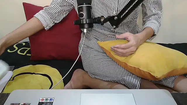 NaughtyThrouple007 online show from September 13, 2025, 12:38 pm