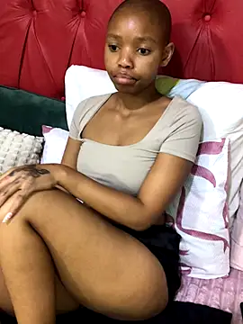 BondiBitch online show from October 8, 2025, 11:49 pm