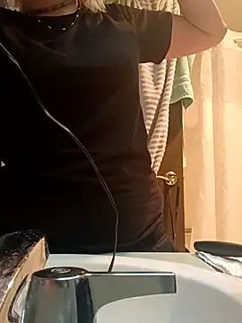 KITTYBOOBOOFUXX online show from November 18, 2025, 3:10 am