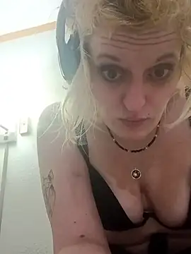 KITTYBOOBOOFUXX online show from January 11, 2026, 5:25 am