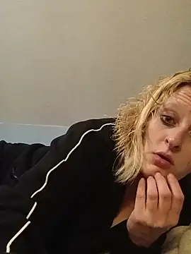 KITTYBOOBOOFUXX online show from June 17, 2026, 5:51 am