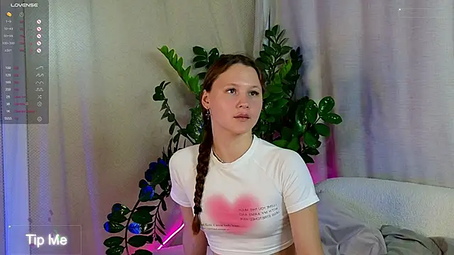 AmeliRoyse online show from September 11, 2025, 5:13 pm