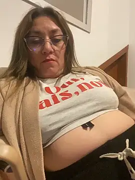 Snapshot of Luna-nevada chatting on April 3, 2026, 1:56 am Luna-nevada online show from April 3, 2026, 1:56 am