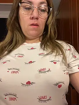 Snapshot of Luna-nevada chatting on March 28, 2026, 9:43 am Luna-nevada online show from March 28, 2026, 9:43 am