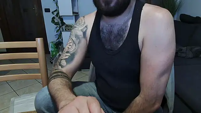 maialinofriuli online show from November 16, 2025, 6:56 pm