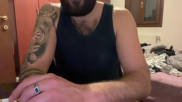 maialinofriuli online show from March 6, 2025, 1:05 am