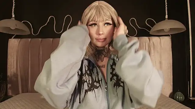 Zhally Dee online show from January 14, 2026, 8:01 pm