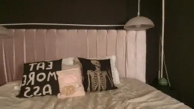 Zhally Dee online show from October 21, 2025, 7:35 pm