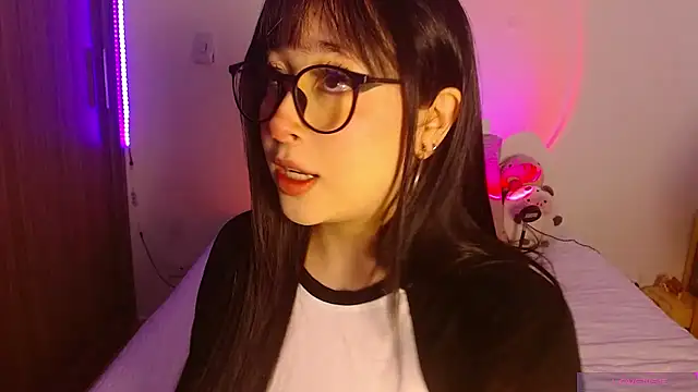 Snapshot of Oliviargf chatting on June 21, 2026, 1:28 pm Oliviargf online show from June 21, 2026, 1:28 pm