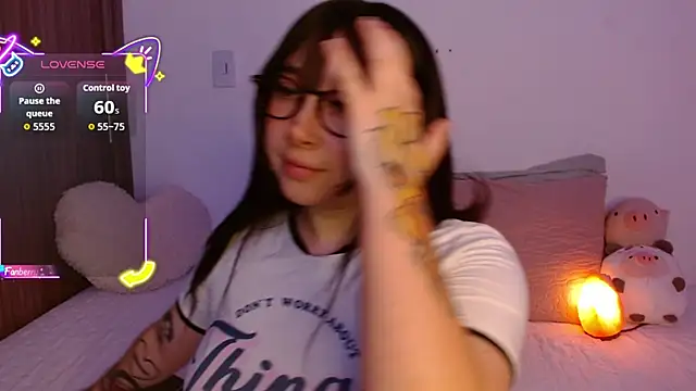 Oliviargf online show from September 14, 2025, 1:50 am