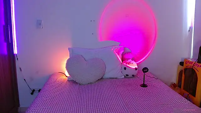 Oliviargf online show from April 21, 2026, 12:23 pm