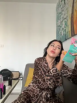 Snapshot of AleksandraRich chatting on November 25, 2025, 1:17 am AleksandraRich online show from November 25, 2025, 1:17 am