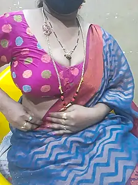 Snapshot of Raashi_telugu chatting on October 9, 2025, 4:40 pm Raashi telugu online show from October 9, 2025, 4:40 pm