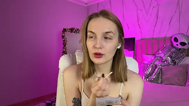  Vikky Moon  online show from November 13, 2025, 12:58 am