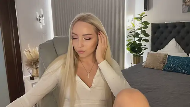 Snapshot of OhMyEmma chatting on March 27, 2026, 1:36 am OhMyEmma online show from March 27, 2026, 1:36 am