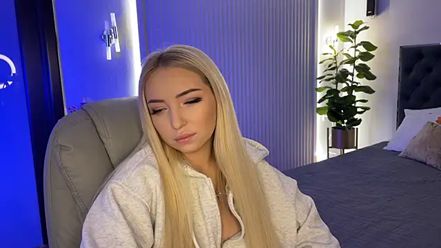 Snapshot of OhMyEmma chatting on November 3, 2025, 1:33 am OhMyEmma online show from November 3, 2025, 1:33 am