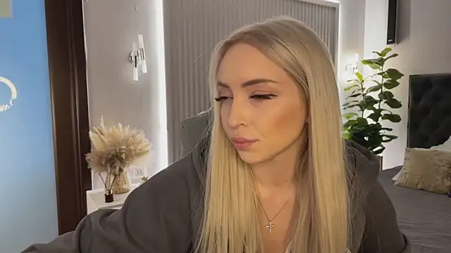 Snapshot of OhMyEmma chatting on April 13, 2026, 1:09 am OhMyEmma online show from April 13, 2026, 1:09 am