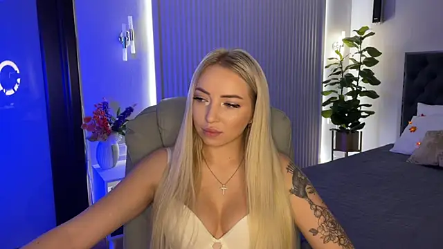 Snapshot of OhMyEmma chatting on October 21, 2025, 1:05 am OhMyEmma online show from October 21, 2025, 1:05 am