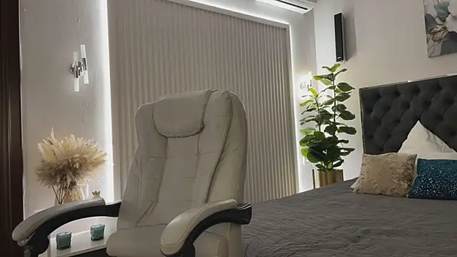 Snapshot of OhMyEmma chatting on April 11, 2026, 1:24 am OhMyEmma online show from April 11, 2026, 1:24 am