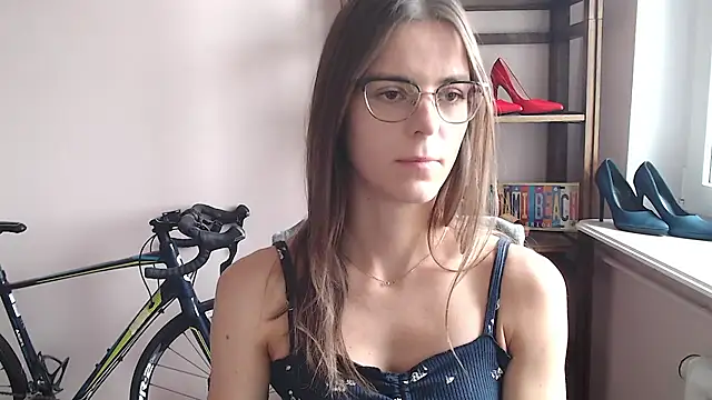 Snapshot of love_megi chatting on April 13, 2026, 6:50 am love megi online show from April 13, 2026, 6:50 am