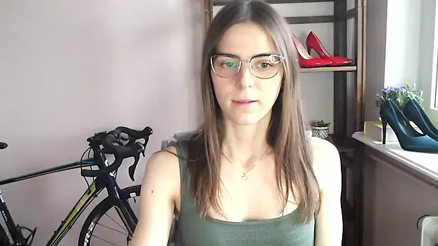 Snapshot of love_megi chatting on February 13, 2026, 2:28 pm love megi online show from February 13, 2026, 2:28 pm