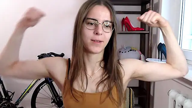 Snapshot of love_megi chatting on December 20, 2025, 7:33 am love megi online show from December 20, 2025, 7:33 am