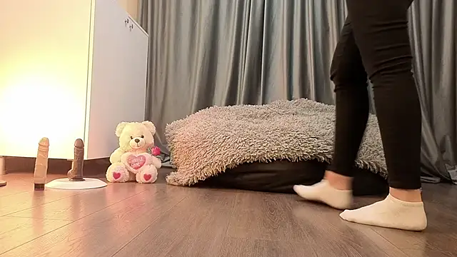 SunnyGlow online show from November 8, 2025, 5:55 am