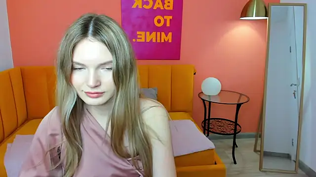 EvelineAmore online show from May 12, 2026, 8:43 am