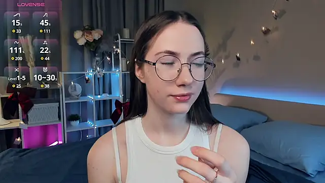 Snapshot of Kira_mindnes chatting on March 16, 2025, 7:38 pm Kira mindnes online show from March 16, 2025, 7:38 pm