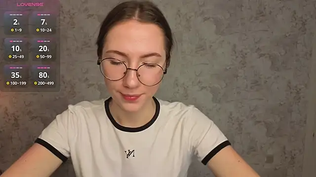 Snapshot of Kira_mindnes chatting on October 17, 2025, 6:39 am Kira mindnes online show from October 17, 2025, 6:39 am