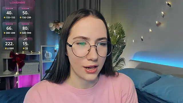 Snapshot of Kira_mindnes chatting on March 12, 2025, 7:47 pm Kira mindnes online show from March 12, 2025, 7:47 pm