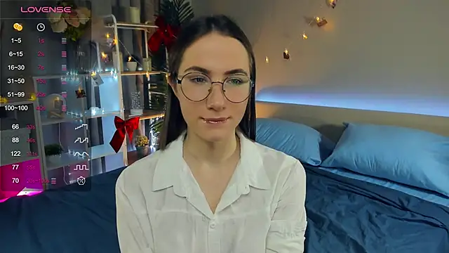 Snapshot of Kira_mindnes chatting on March 21, 2025, 7:13 pm Kira mindnes online show from March 21, 2025, 7:13 pm