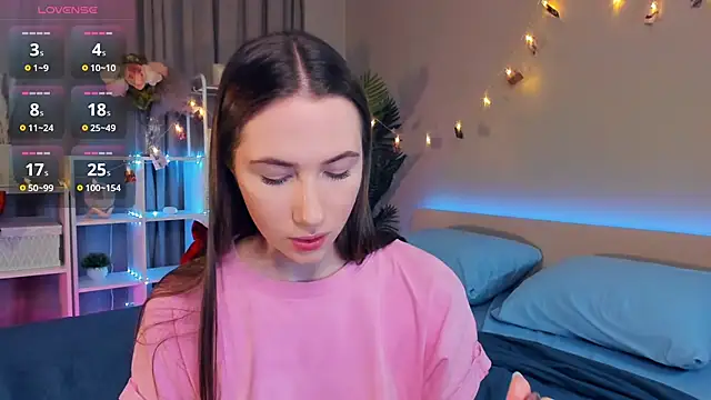 Snapshot of Kira_mindnes chatting on March 13, 2025, 10:43 pm Kira mindnes online show from March 13, 2025, 10:43 pm