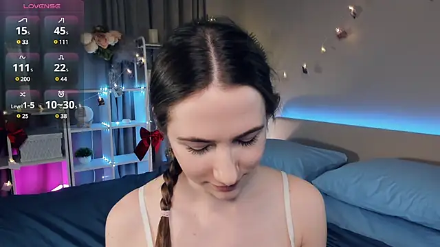 Snapshot of Kira_mindnes chatting on March 17, 2025, 1:46 am Kira mindnes online show from March 17, 2025, 1:46 am