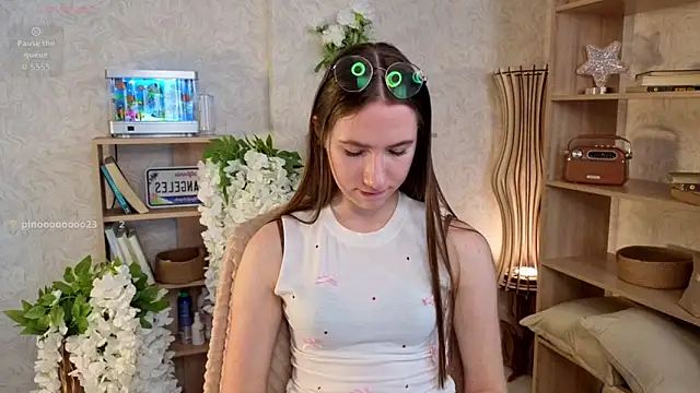 Snapshot of Kira_mindnes chatting on September 18, 2025, 6:16 am Kira mindnes online show from September 18, 2025, 6:16 am