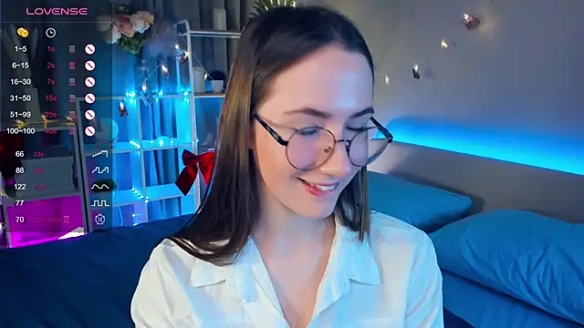 Snapshot of Kira_mindnes chatting on March 20, 2025, 11:02 pm Kira mindnes online show from March 20, 2025, 11:02 pm