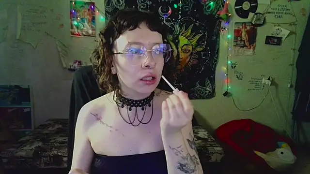 Snapshot of Lil_foxxx chatting on July 9, 2026, 1:21 pm Lil foxxx online show from July 9, 2026, 1:21 pm