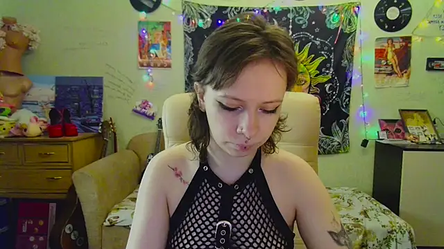 Snapshot of Lil_foxxx chatting on March 20, 2025, 2:32 pm Lil foxxx online show from March 20, 2025, 2:32 pm