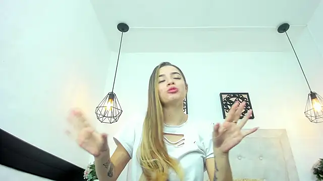 Snapshot of Lola_Blondie chatting on March 10, 2025, 12:06 pm Lola Blondie online show from March 10, 2025, 12:06 pm