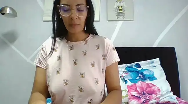 DaphneRosses online show from March 19, 2025, 2:35 pm