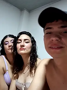 petitejulis online show from September 21, 2025, 1:33 am