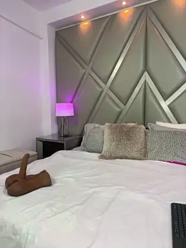 AlesiaCooper online show from December 15, 2025, 8:03 pm