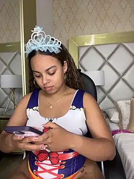 Snapshot of AlesiaCooper chatting on October 11, 2025, 8:43 pm AlesiaCooper online show from October 11, 2025, 8:43 pm