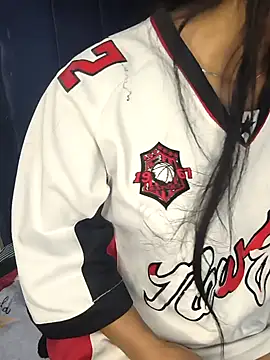 Snapshot of bella_warzon chatting on October 18, 2025, 9:39 pm bella warzon online show from October 18, 2025, 9:39 pm