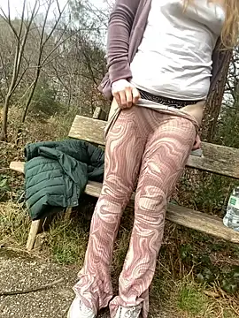 Snapshot of feedeegeorgie chatting on March 21, 2025, 3:35 pm feedeegeorgie online show from March 21, 2025, 3:35 pm