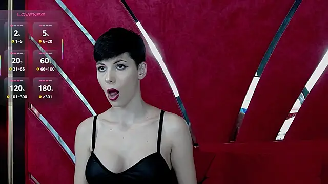 Snapshot of Roxxy_Rouge chatting on October 17, 2025, 4:20 pm Roxxy Rouge online show from October 17, 2025, 4:20 pm