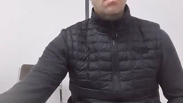 Snapshot of Simon_76 chatting on November 10, 2025, 4:45 pm Simon 76 online show from November 10, 2025, 4:45 pm