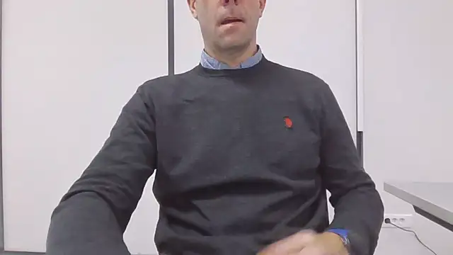 Snapshot of Simon_76 chatting on November 4, 2025, 4:00 pm Simon 76 online show from November 4, 2025, 4:00 pm