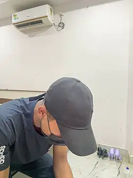 Hotswetie online show from March 20, 2025, 10:10 am